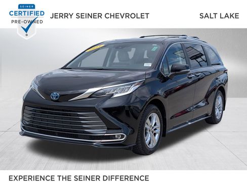 Used 2025 Toyota Sienna Limited AWD/4WD image 1
