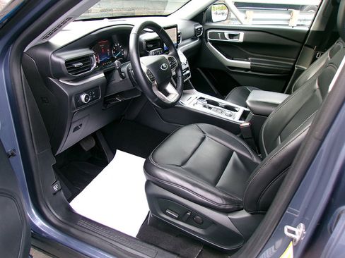 Used 2021 Ford Explorer XLT w/ Equipment Group 202A image 15