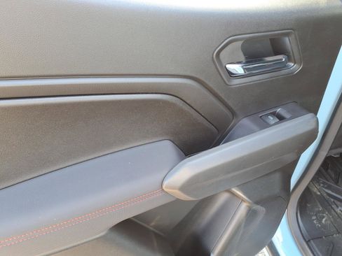 Used 2025 Chevrolet Colorado Z71 w/ Z71 Convenience Package 2 image 16