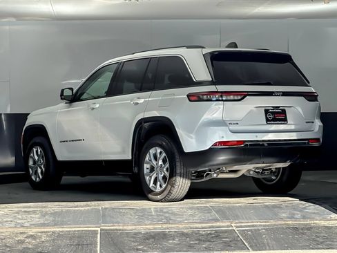 Used 2023 Jeep Grand Cherokee Limited AWD/4WD image 5