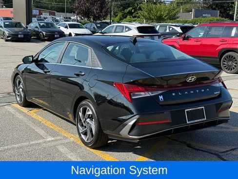 Used 2025 Hyundai Elantra Limited FWD image 3