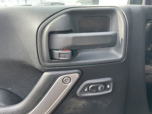 Used 2014 Jeep Wrangler Unlimited Sahara w/ Dual Top Group image 32