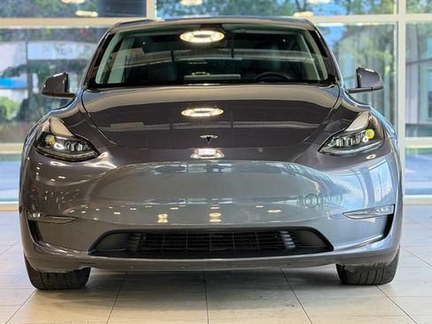 Used 2023 Tesla Model Y Long Range AWD/4WD image 2