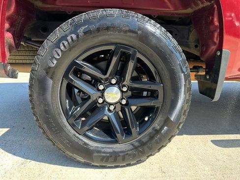Used 2019 Chevrolet Silverado 1500 Custom Trail Boss w/ Custom Convenience Package AWD/4WD image 4
