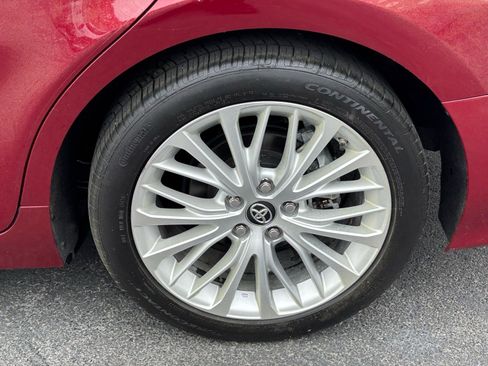 Used 2018 Toyota Camry XLE image 6