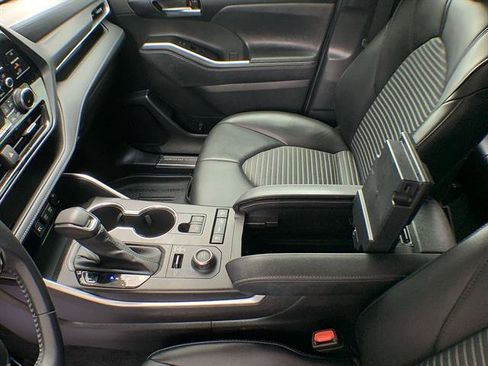 Used 2021 Toyota Highlander XSE AWD/4WD image 21