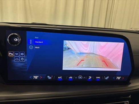 Used 2025 Chevrolet Traverse LT image 20