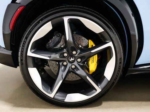 Used 2025 Ferrari Purosangue AWD/4WD image 25