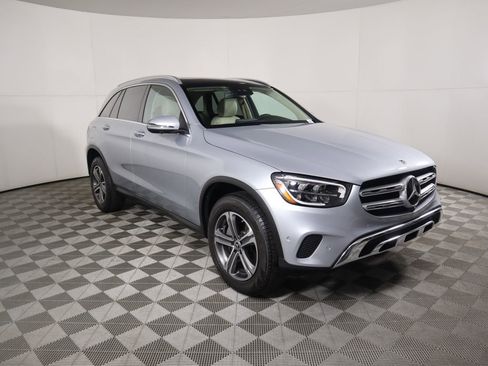 Certified 2022 Mercedes-Benz GLC 300 image 3