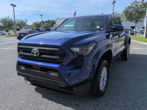 Certified 2024 Toyota Tacoma SR5 AWD/4WD image 8