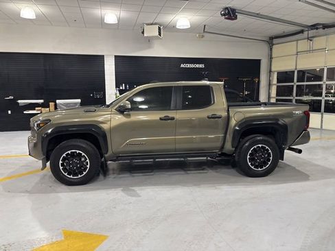 Used 2024 Toyota Tacoma TRD Off-Road w/ TRD Off Road Upgrade Package image 5