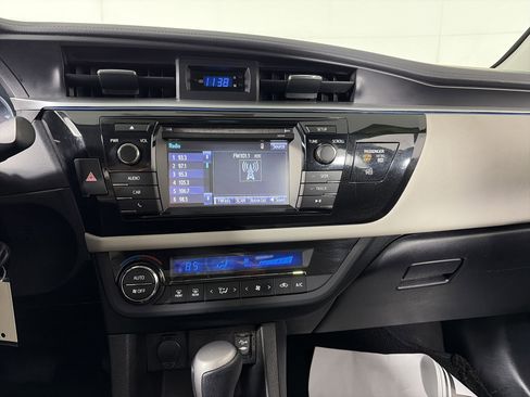 Used 2015 Toyota Corolla LE image 21