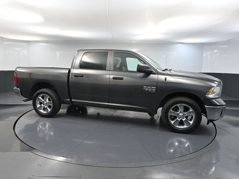 Used 2019 RAM 1500 ST w/ SXT Plus Group AWD/4WD image 4