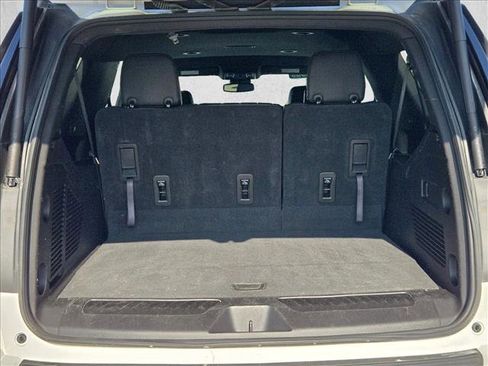 Used 2023 Chevrolet Suburban LT image 6