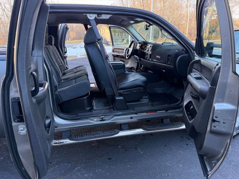 Used 2008 GMC Sierra 2500 SLE w/ SLE2 Preferred Package image 2