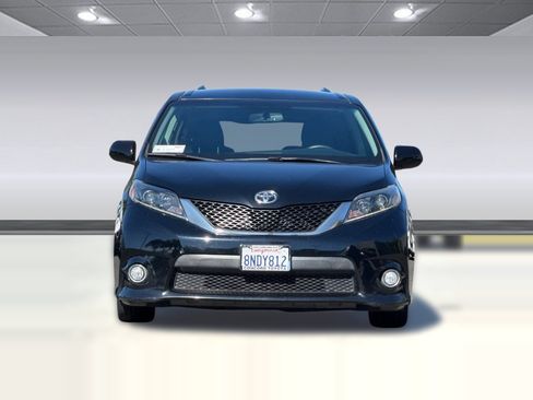Used 2017 Toyota Sienna SE FWD image 6