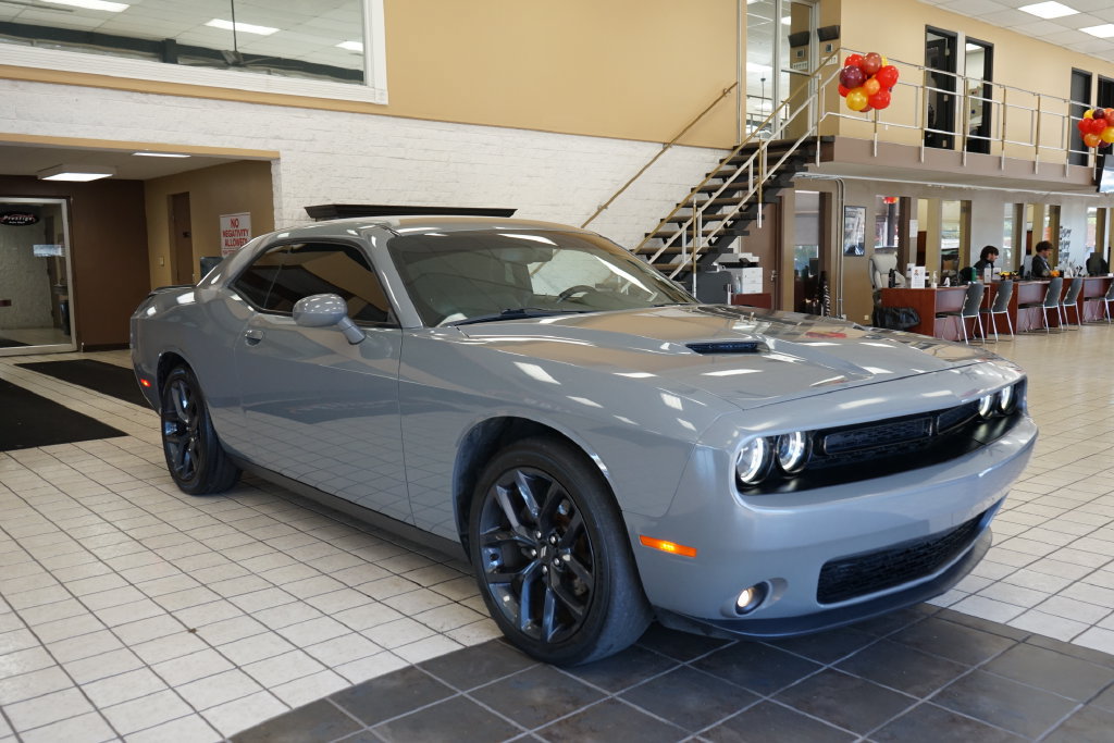 Used 2019 Dodge Challenger SXT w/ Blacktop Package RWD image 17