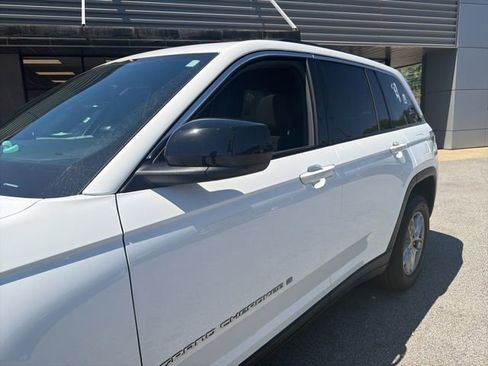 Used 2024 Jeep Grand Cherokee Laredo X image 11