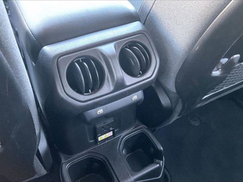 Certified 2025 Jeep Wrangler Unlimited Rubicon AWD/4WD image 16