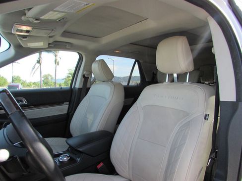 Used 2018 Ford Explorer Platinum AWD/4WD image 10