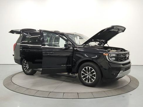 Used 2025 Ford Expedition Platinum AWD/4WD image 9