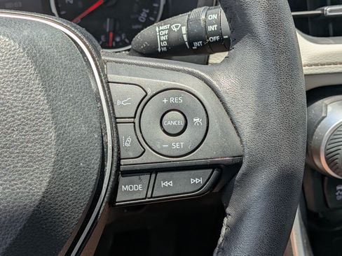 Used 2022 Toyota RAV4 XLE Premium FWD image 25