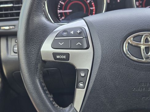 Used 2013 Toyota Highlander SE FWD image 24