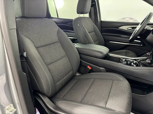 Used 2025 Chevrolet Traverse LT w/ Sun and Wheel Package AWD/4WD image 41