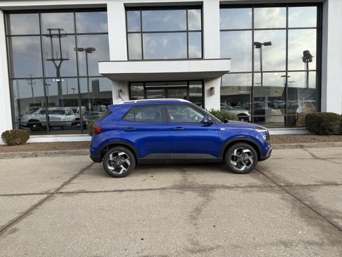 New 2026 Hyundai Venue SEL image 3