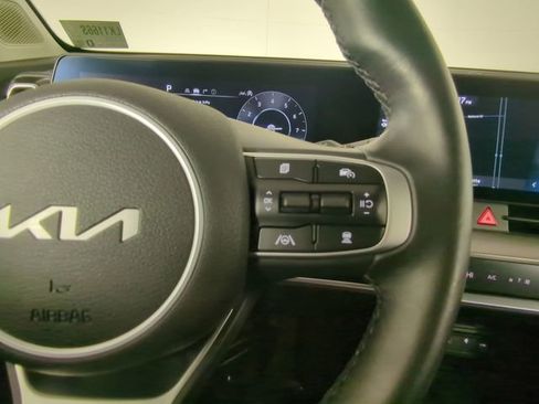 Certified 2025 Kia Sportage SX image 30