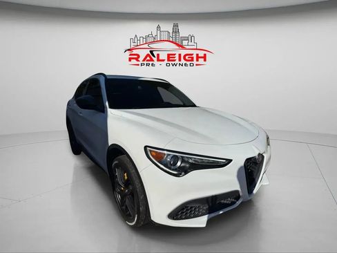 Used 2020 Alfa Romeo Stelvio Sprint w/ Nero Edizione image 5