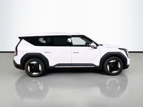 New 2026 Kia EV9 Wind image 8