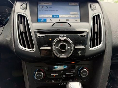 Used 2016 Ford Focus SE w/ Equipment Group 201A FWD image 15