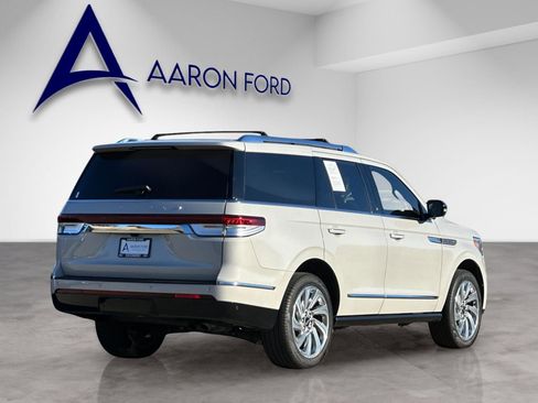 Used 2024 Lincoln Navigator Reserve image 5