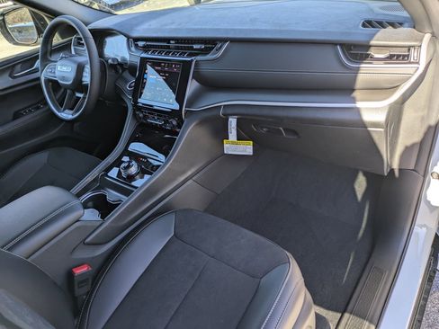 New 2025 Jeep Grand Cherokee 4WD image 27
