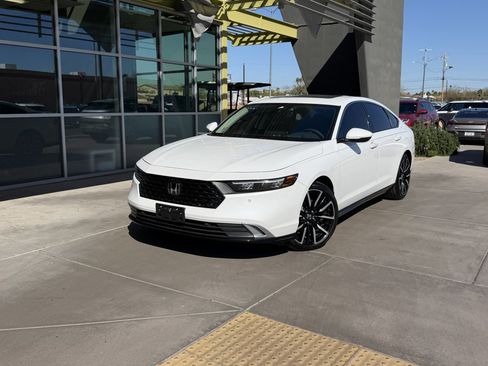 Used 2024 Honda Accord Touring image 2