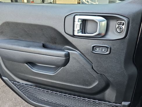 Used 2024 Jeep Wrangler Willys image 27