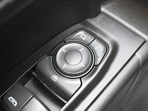 Used 2020 Chevrolet Silverado 1500 Custom w/ Custom Value Package image 13