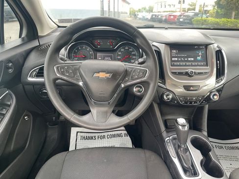 Used 2018 Chevrolet Cruze LT w/ Convenience Package FWD image 19