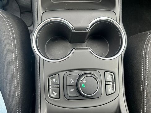 Used 2022 GMC Terrain SLE w/ Driver Convenience Package image 28