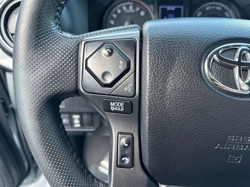 Used 2021 Toyota Tacoma TRD Off-Road image 19