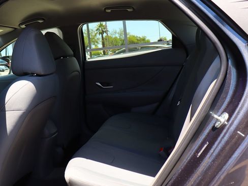 Used 2021 Hyundai Elantra SE FWD image 33