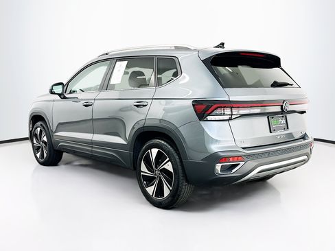 Used 2025 Volkswagen Taos SE AWD/4WD image 5