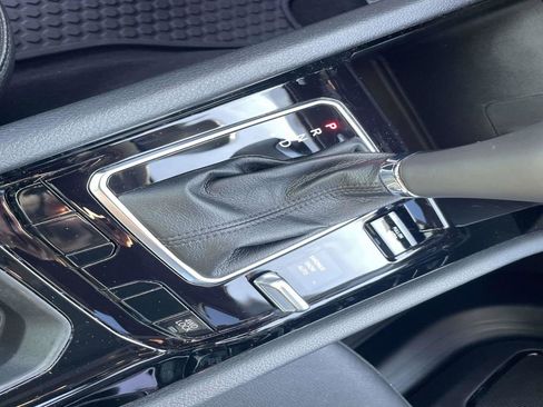 Used 2024 Jeep Compass Latitude w/ Convenience Group image 17