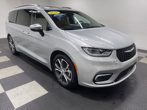 Used 2026 Chrysler Pacifica Pinnacle image 6