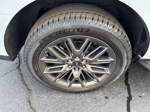 New 2026 Ford Expedition Platinum image 17