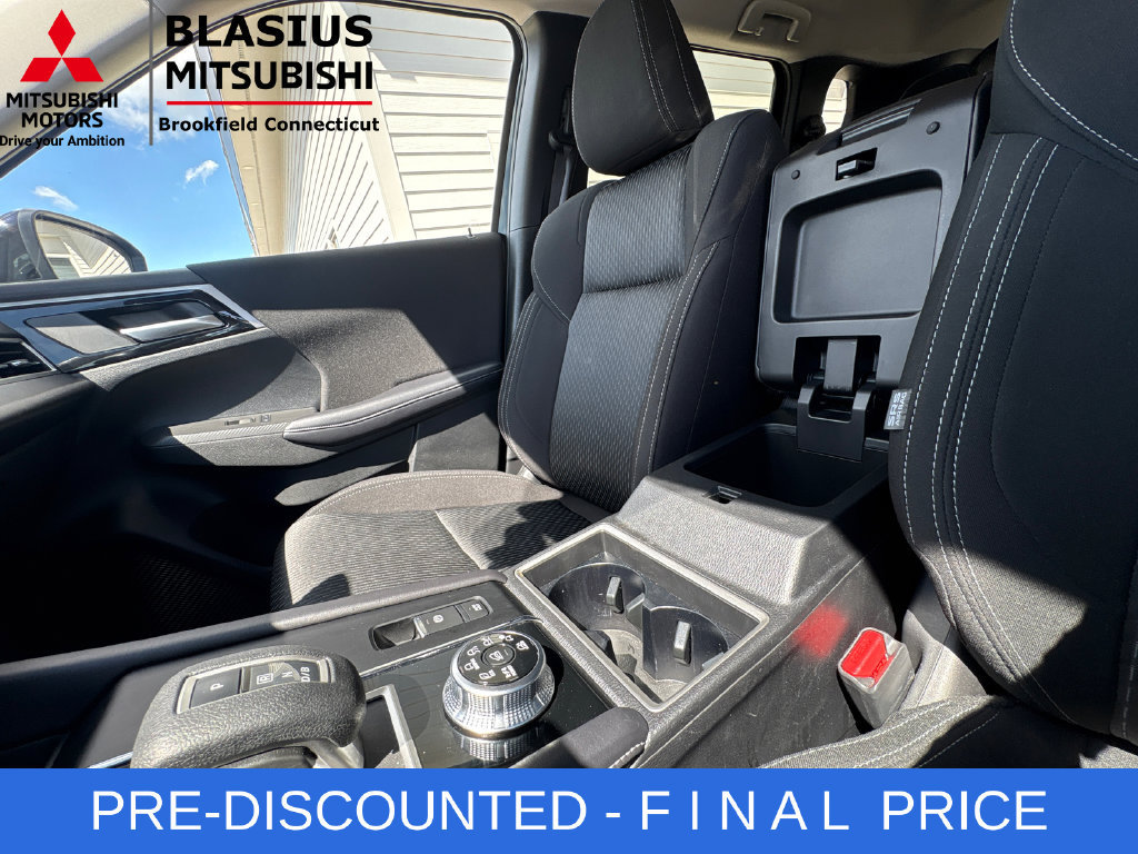 Used 2025 Mitsubishi Outlander ES AWD/4WD image 27