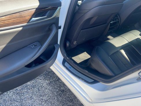 Used 2019 BMW 530e xDrive image 11