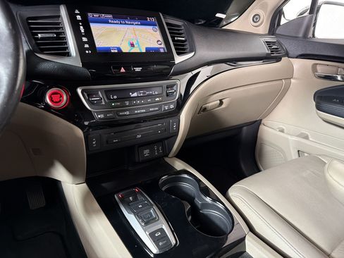 Used 2018 Honda Pilot Touring image 26