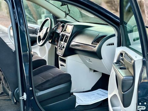 Used 2011 Dodge Grand Caravan Mainstreet image 10